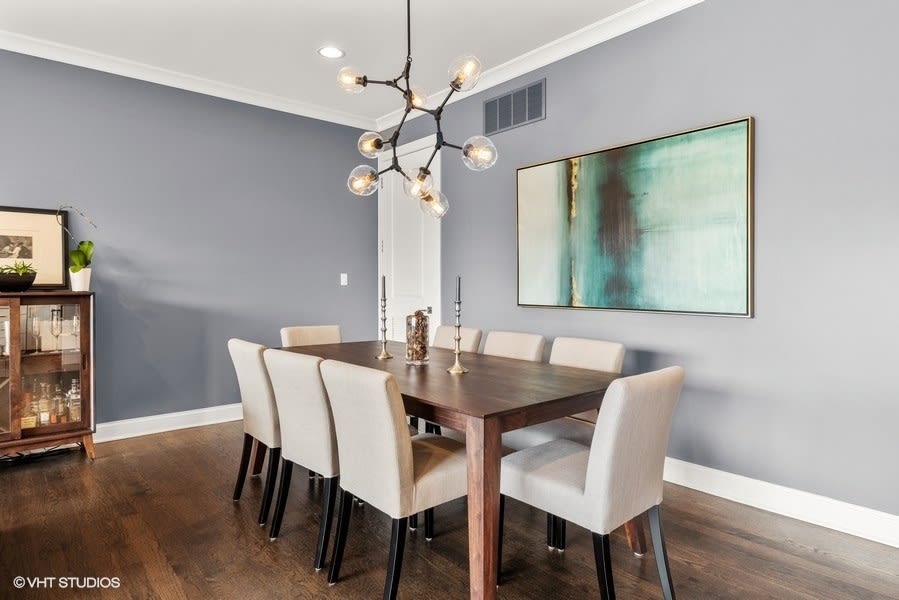 5820 N Clark St., #207