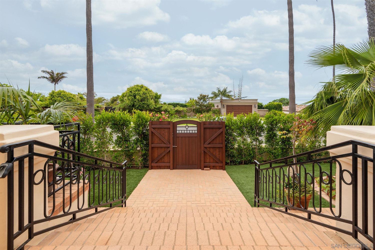 6331 Camino De La Costa