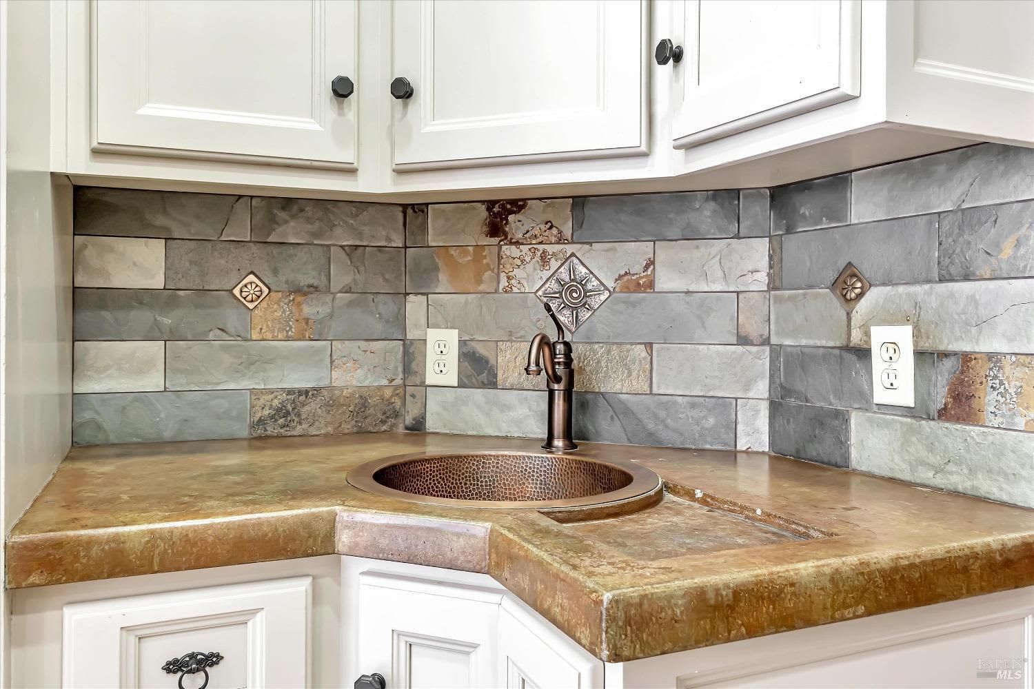 9271 Antler Hill Dr