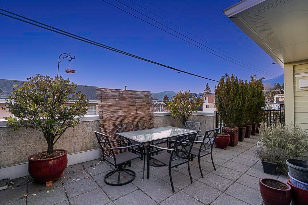 203 W 18th St
