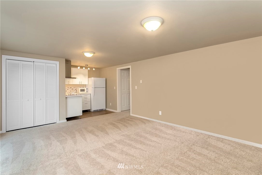 214 77th Pl