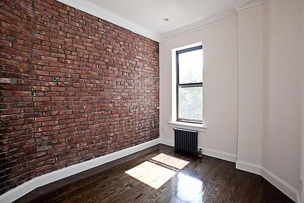 54 E 3rd St Unit: 7