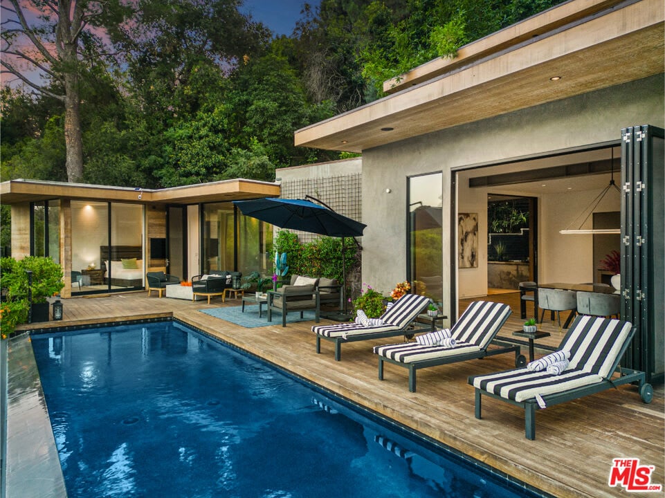 Majestic Oasis