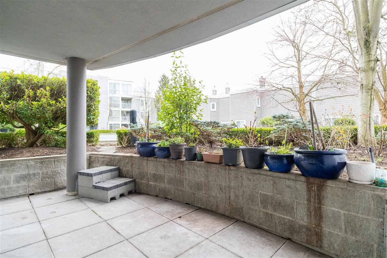 112-8460 Jellicoe St