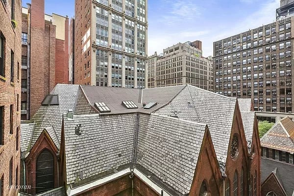 102 East 22nd Street Unit: 7E