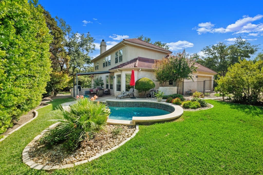 3 Bellwood Cv