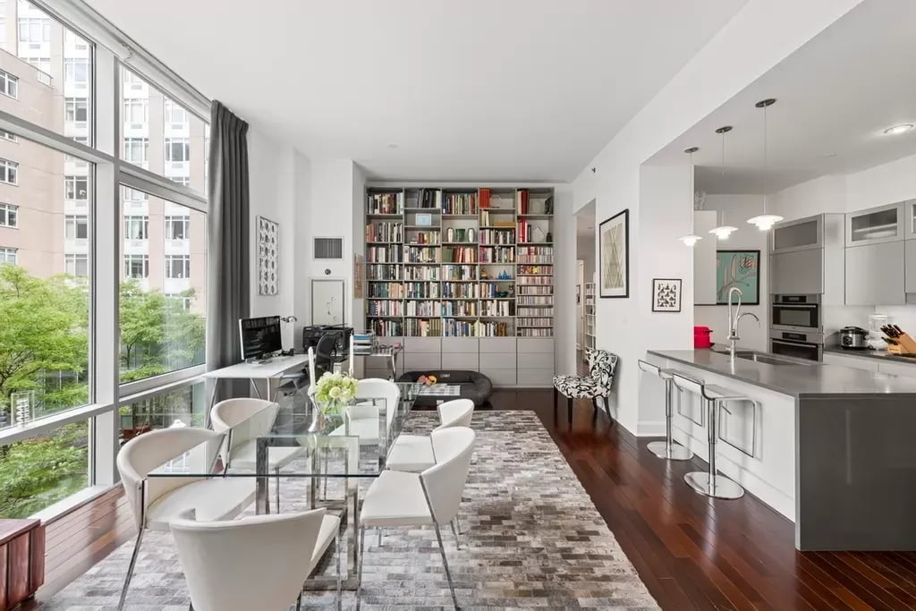 243 West 60th Street Unit: 3F