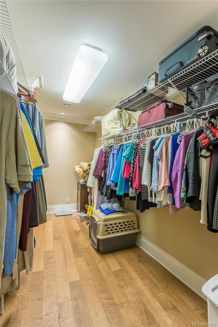 303-5332 Sayward Hill Cres