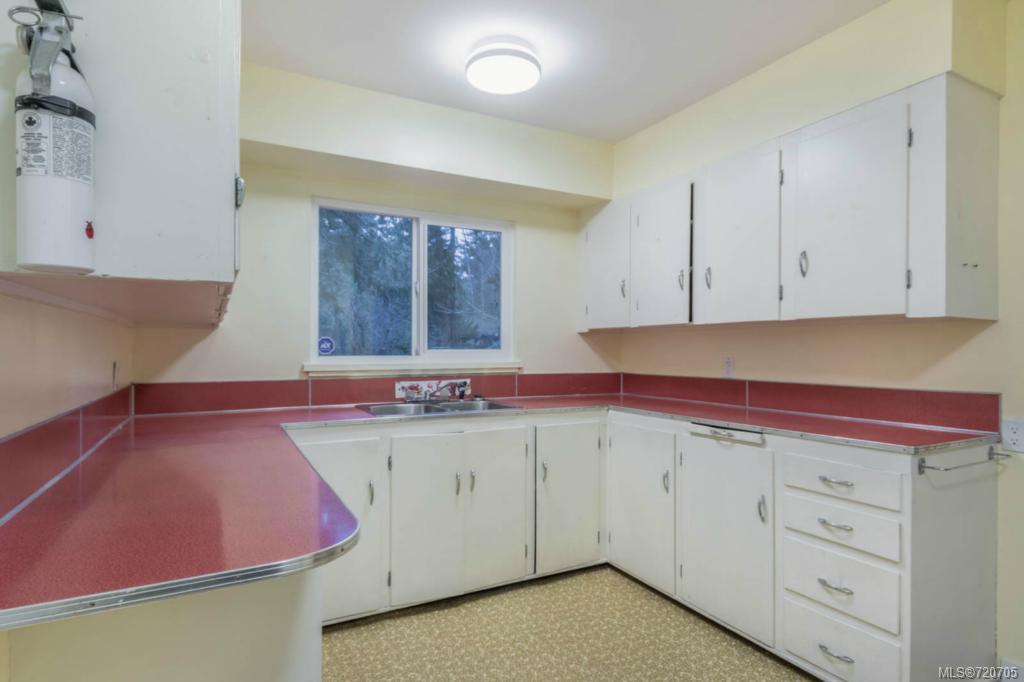 2675 Arbutus Rd