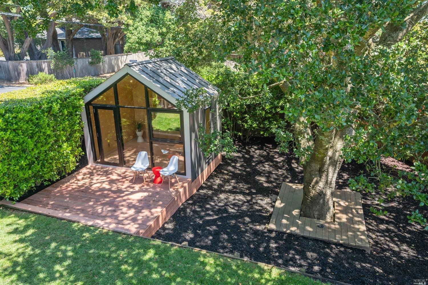 2 Cedarwood Ln
