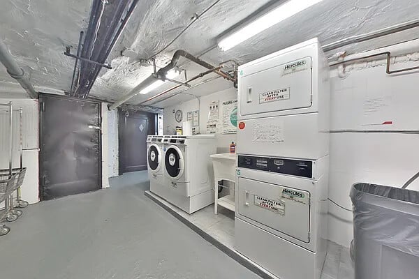 210 East 38th Street, Apt 1H