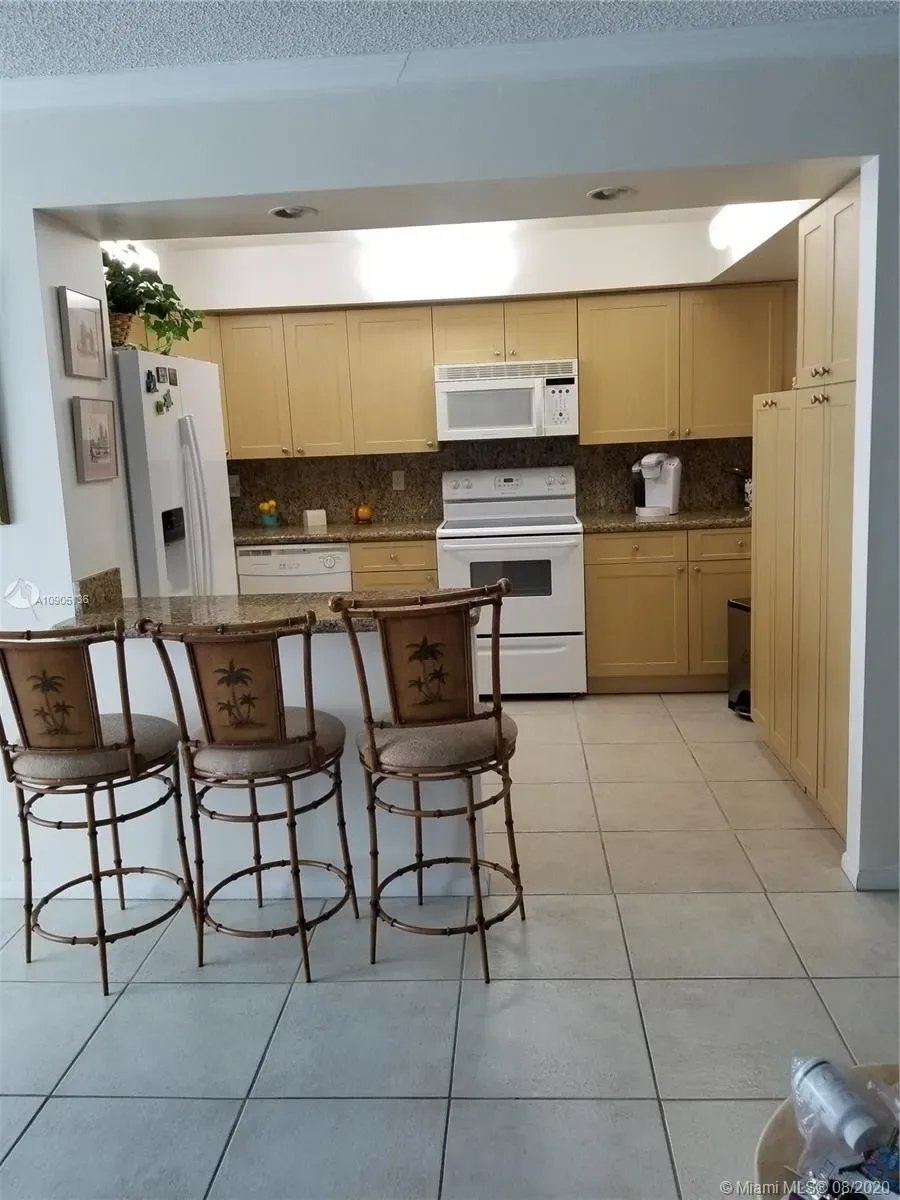 2655 Collins Ave APT 806