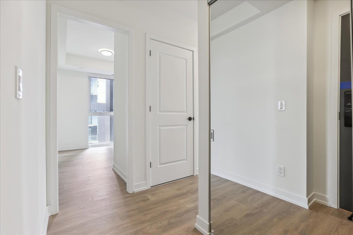 1 bed+ den in uptown core!