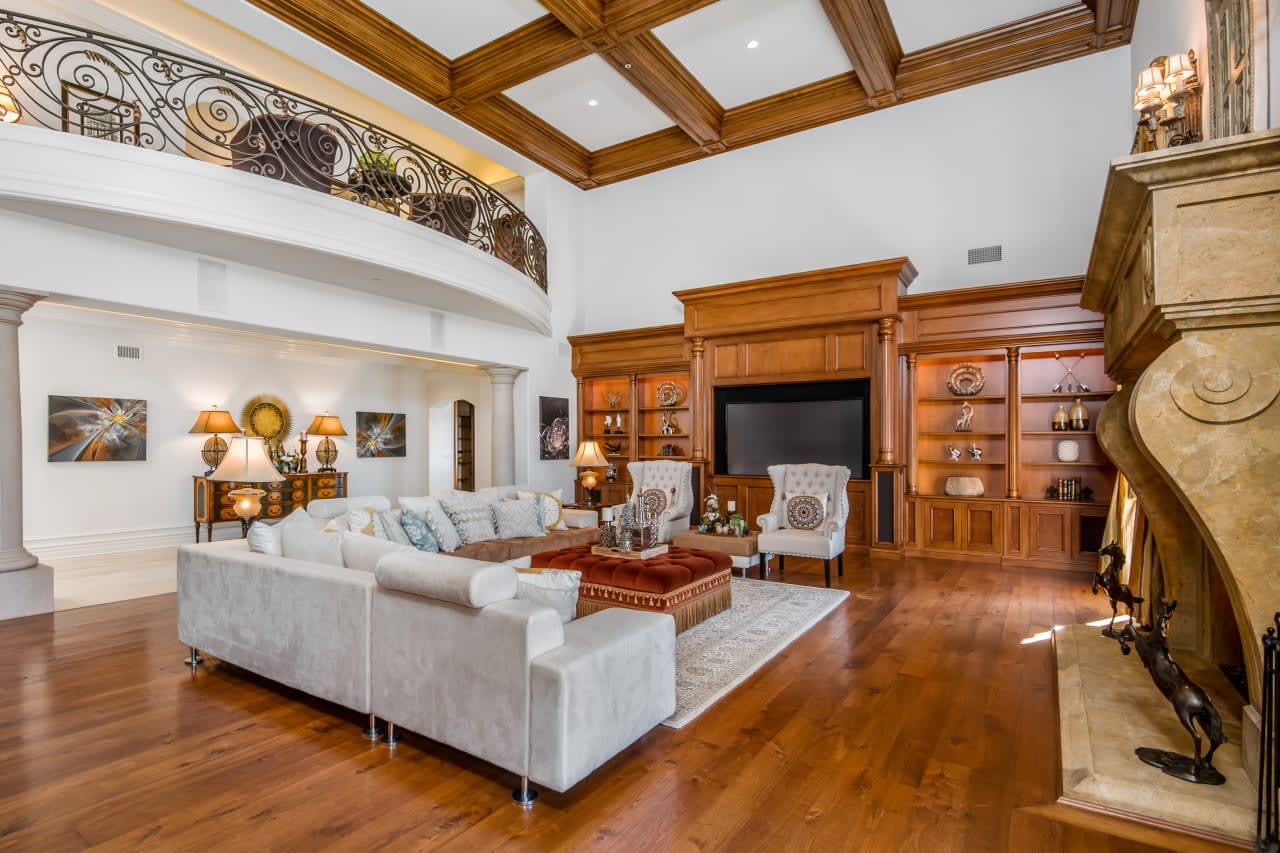 1233 Woodland Grove Ct, Calabasas Real Estate