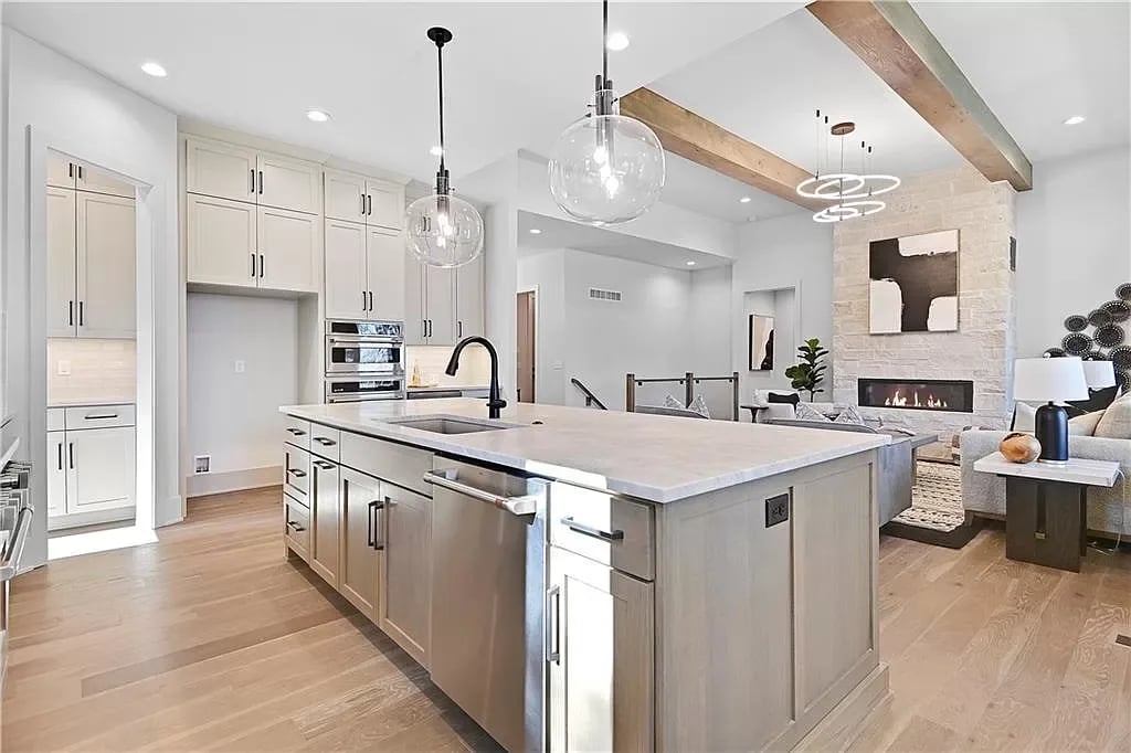 9435 Meadow Lane