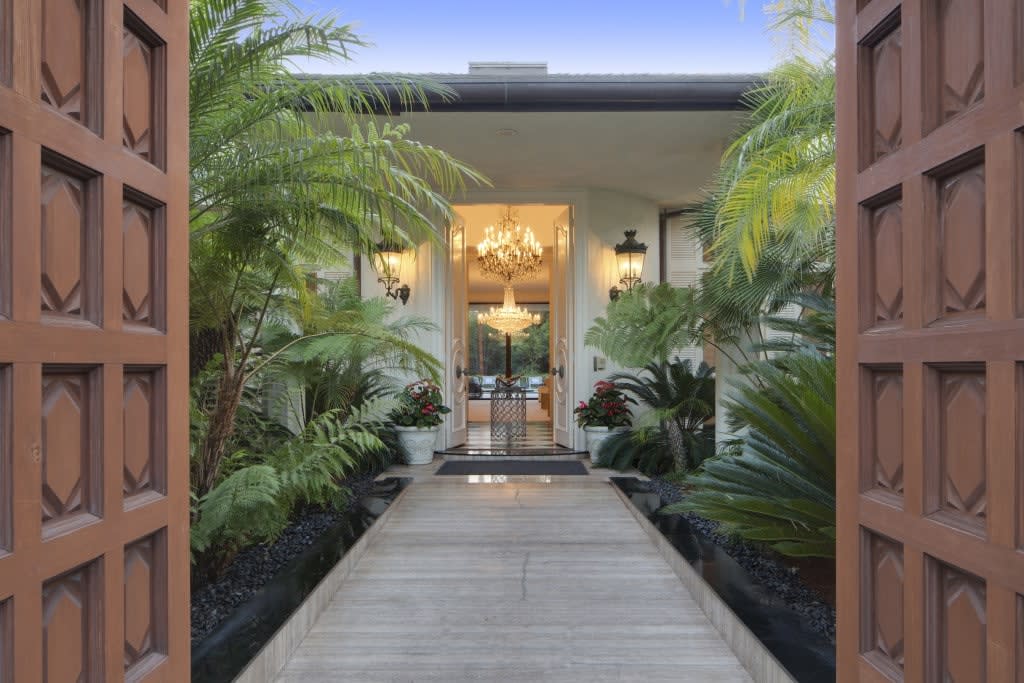 660 Club View Drive, Holmby Hills