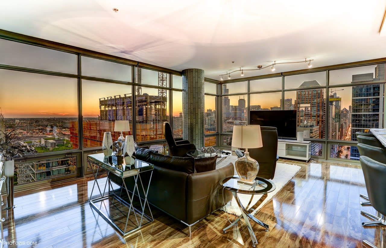 100 E 14th St #3210