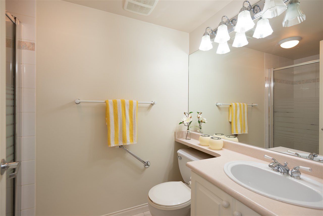 403-2059 Chesterfield Ave
