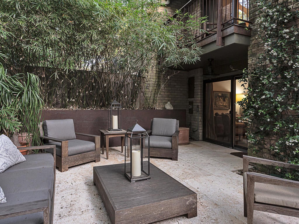 37 Woodstone Sq