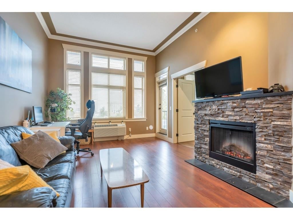 409-45893 Chesterfield Ave