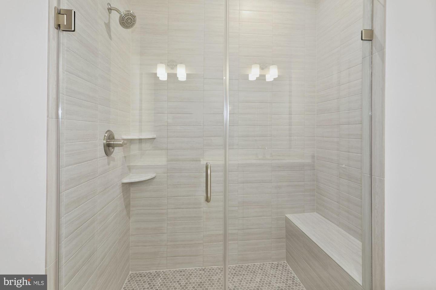 864 Thompson Cres