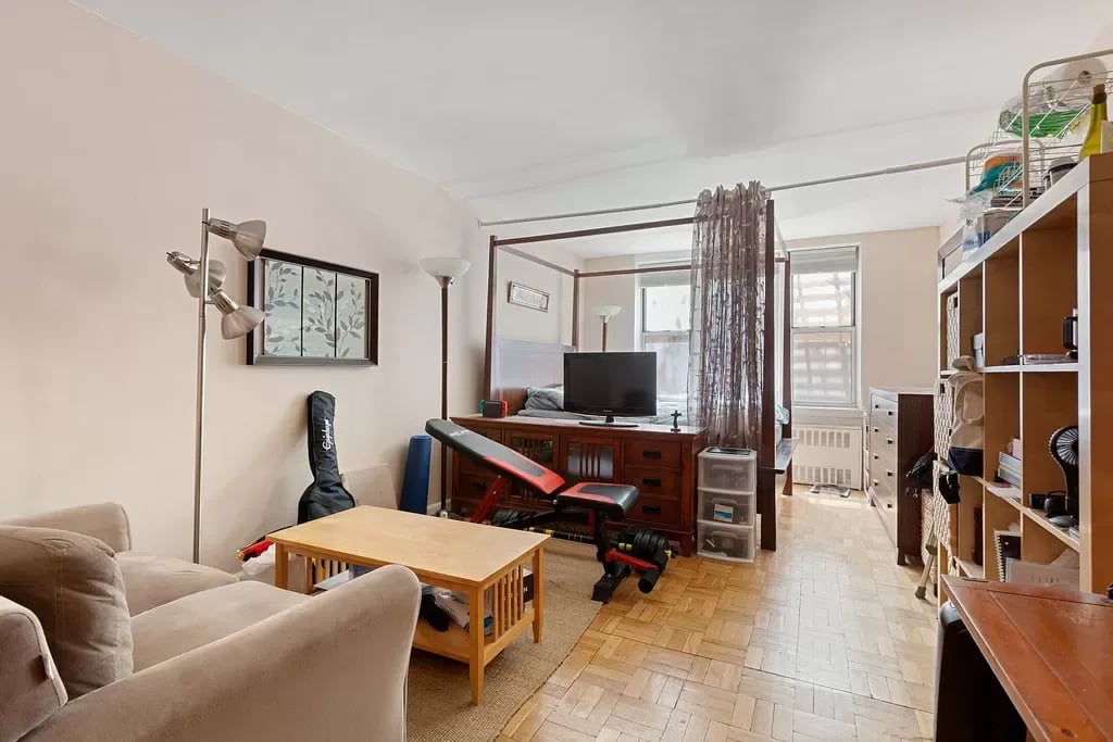 311 East 75th Street Unit: 1C