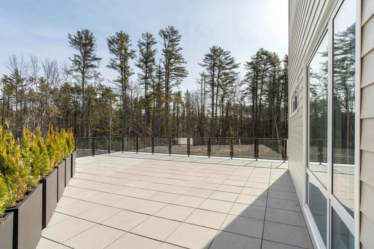 New Listing! 267 US Route 1, #201 Falmouth, ME 04105 – $1,150,000