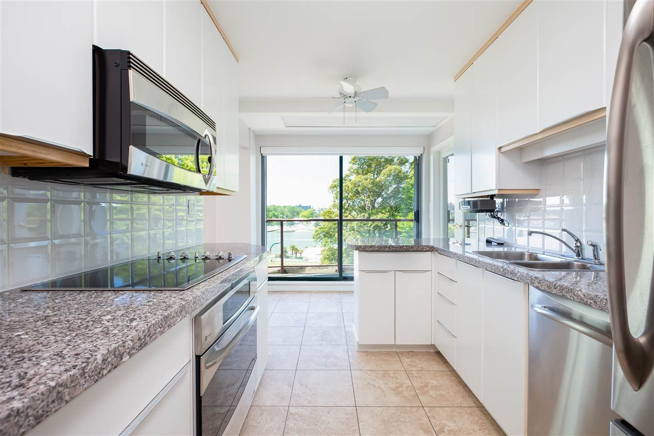 402-1233 Beach Ave