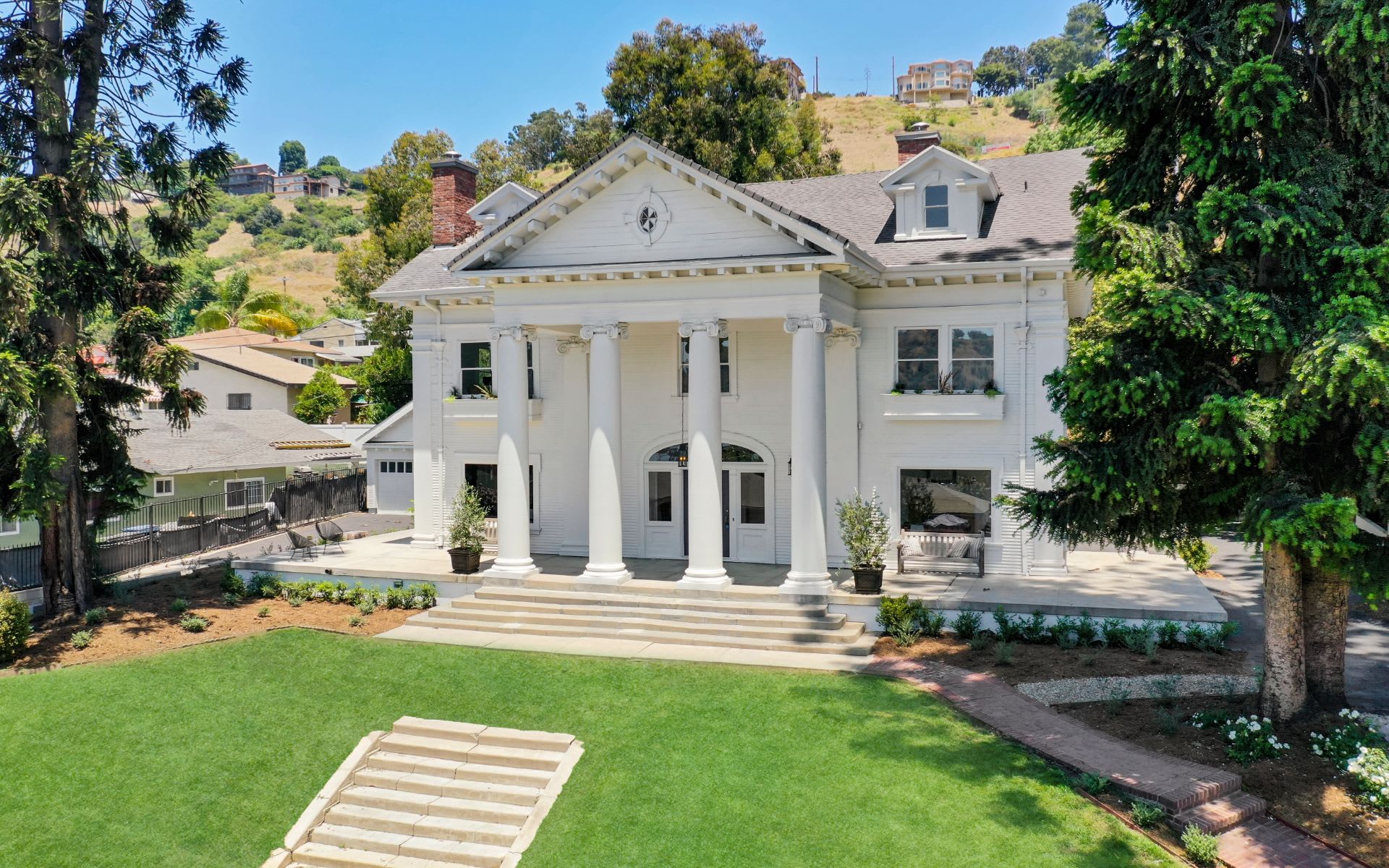  901 Isabel St