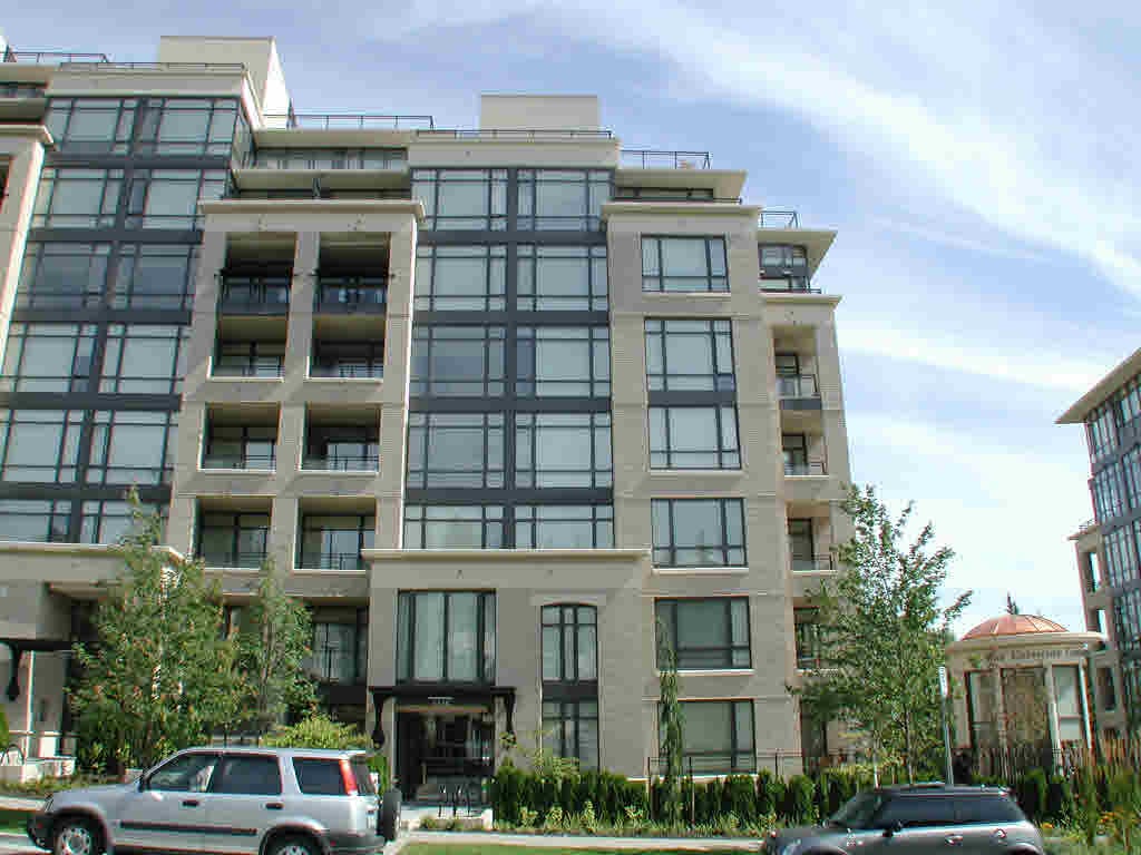 102-9330 University Cres