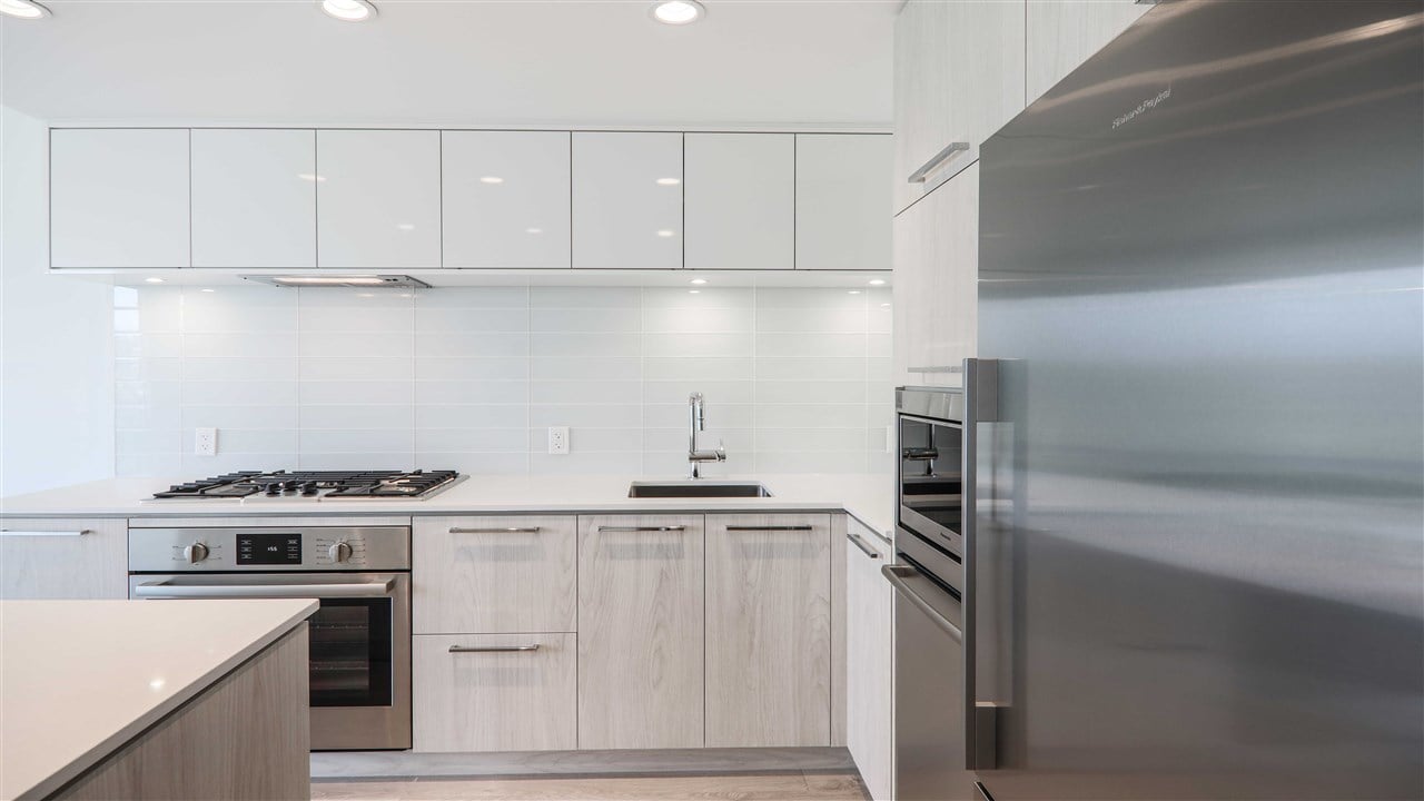 2201-680 Seylynn Cres