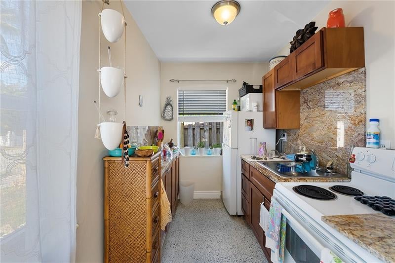 917 SW 9th St
