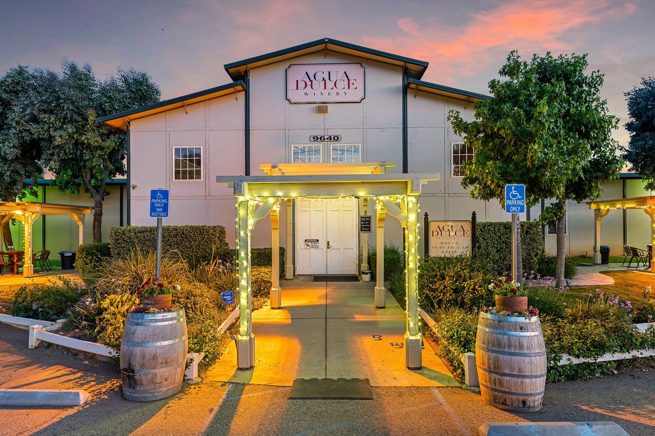 Front view of the tasting room at a Los Angeles vineyard property, welcoming and picturesque.