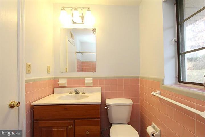 1885 Patrick Henry Dr