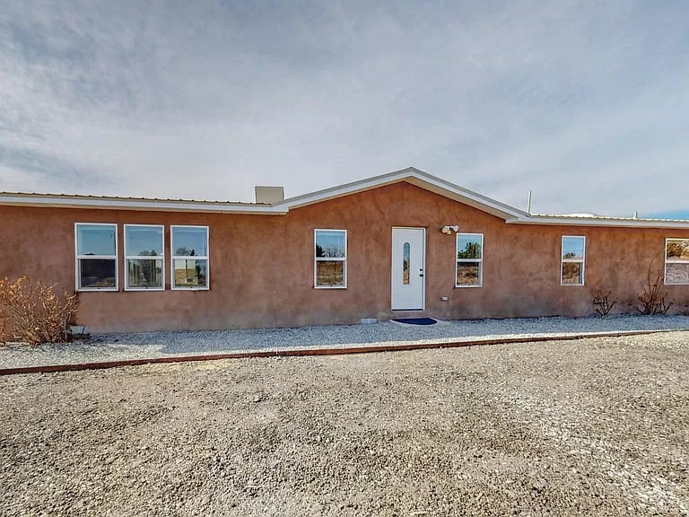 1121 TULIP Road SE