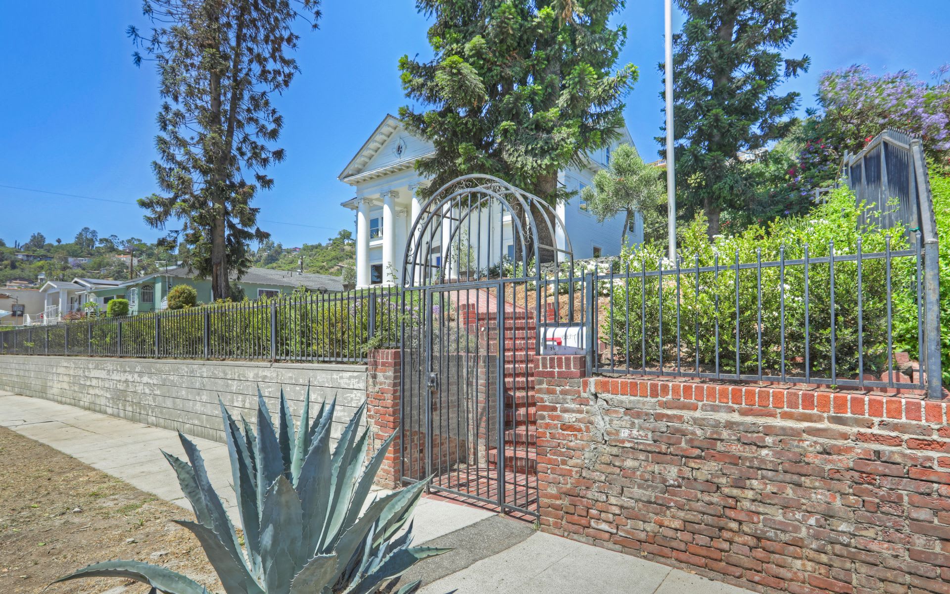  901 Isabel St