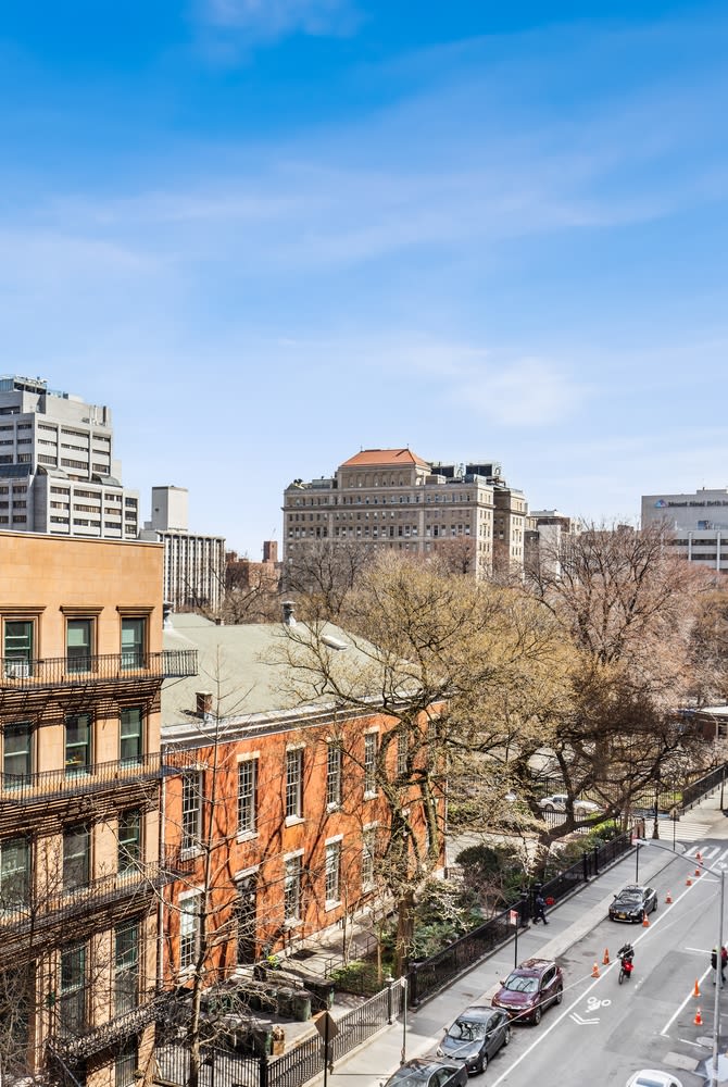 210 E 15th St, #7L