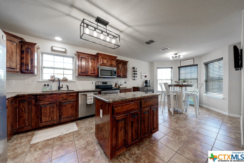 4215 Lucas Rd