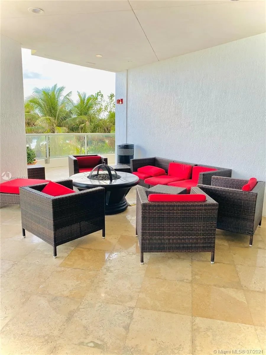 17375 Collins Ave Unit 1204