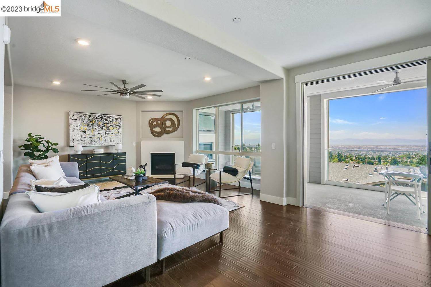 6763 Skyview Dr, Oakland, CA 94605