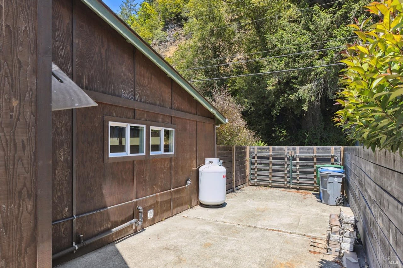 705 Austin Creek Rd