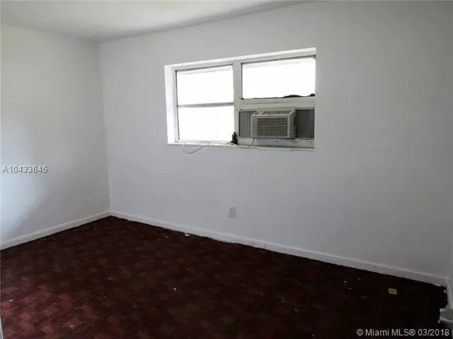 18 SW 10th St