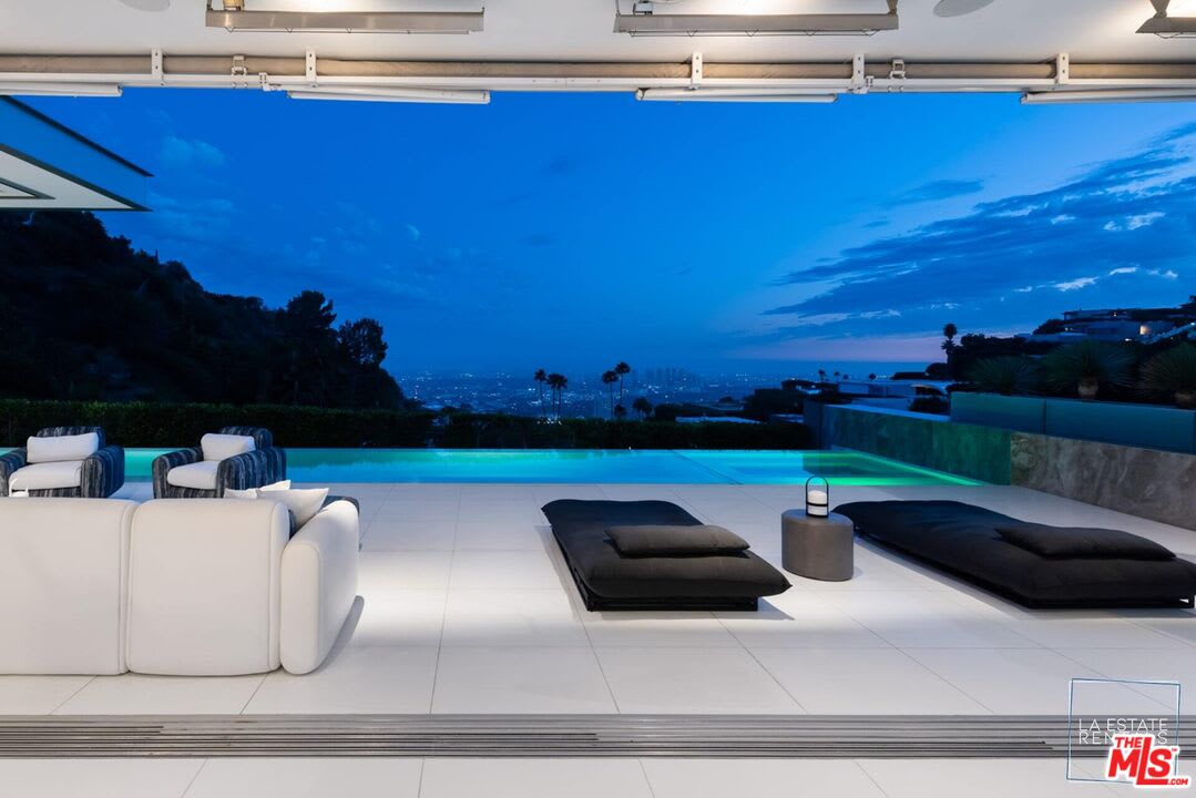 Velvet House