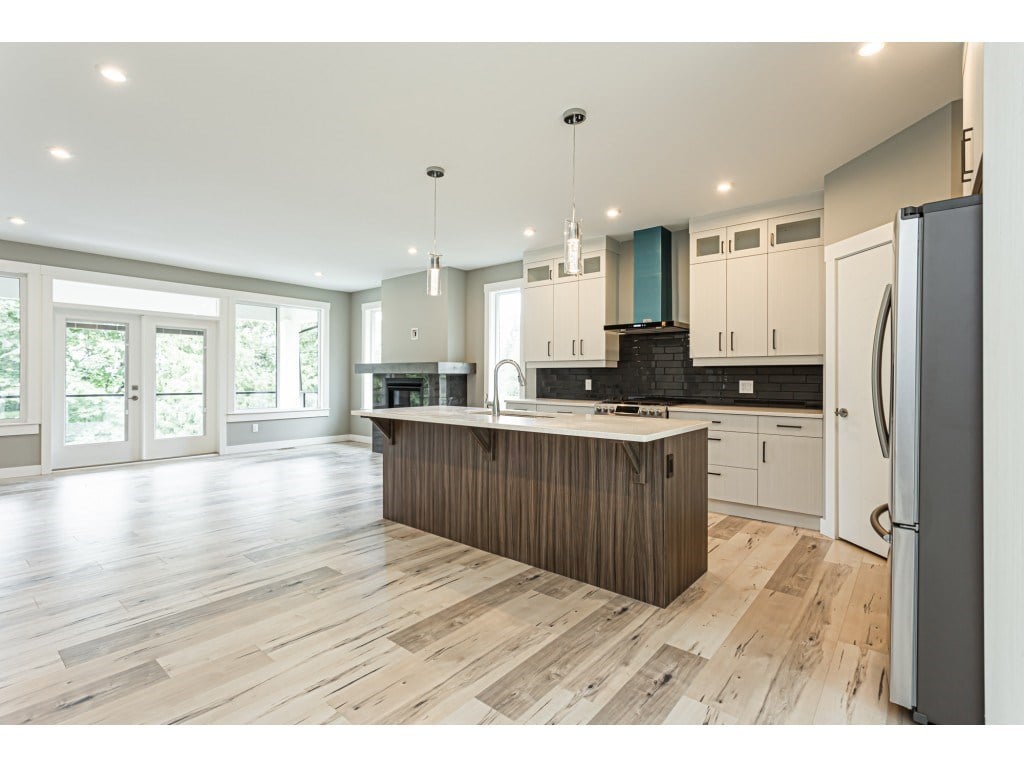 32-8295 Nixon Rd