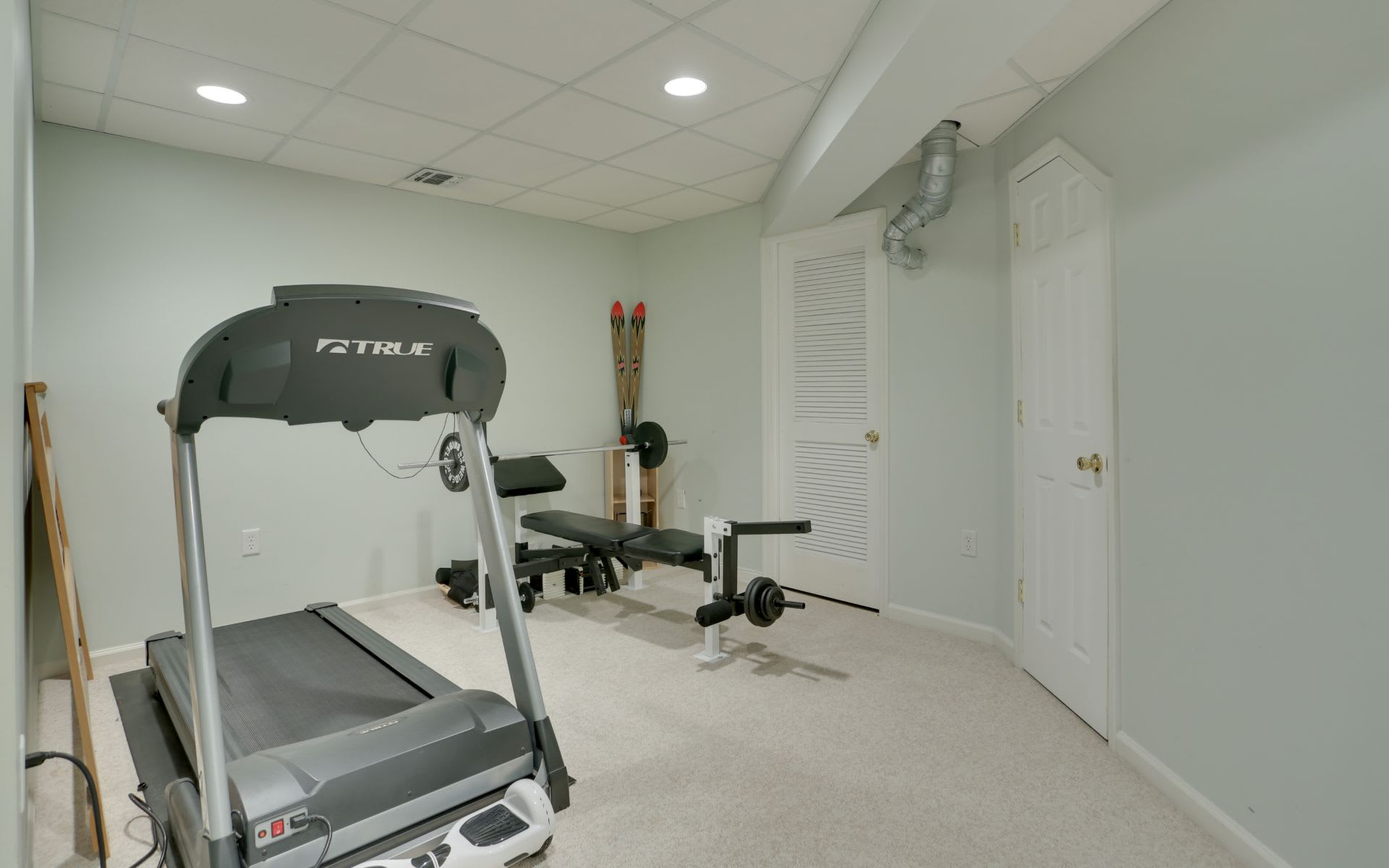 8 SHOREHAM CT