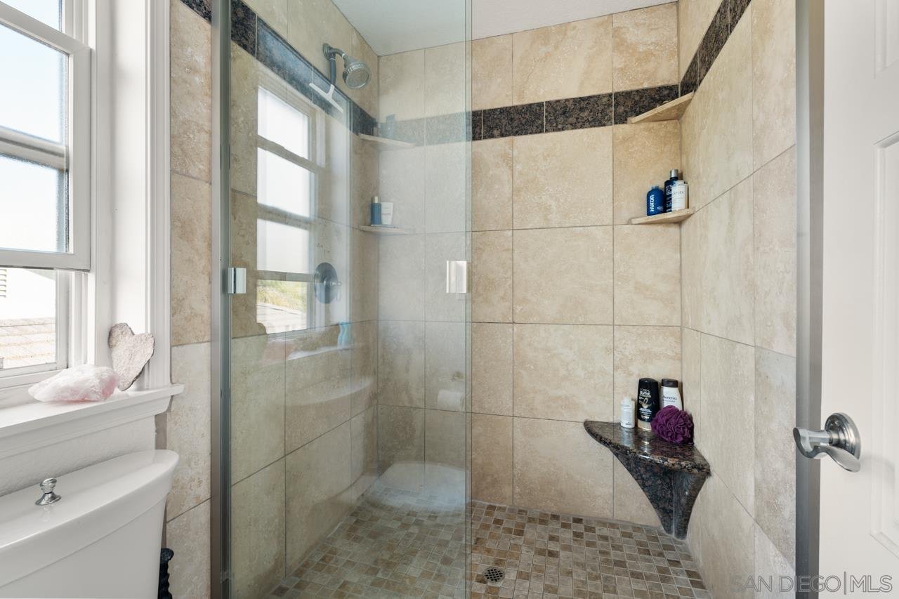 1815 Hawk View Dr