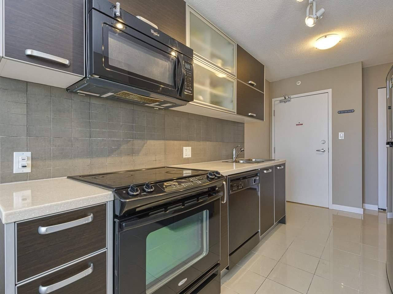 2201-13688 100 Avenue, Surrey