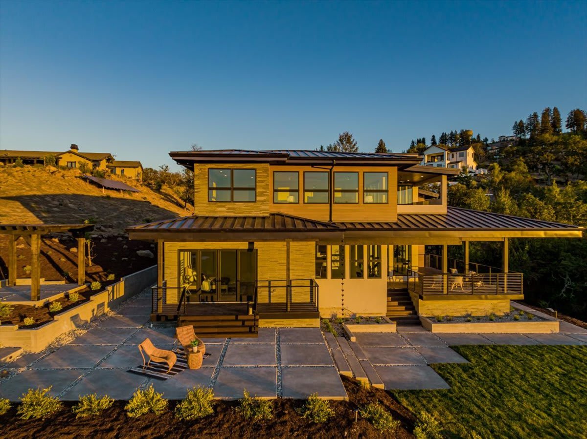 3958 St Andrews Dr