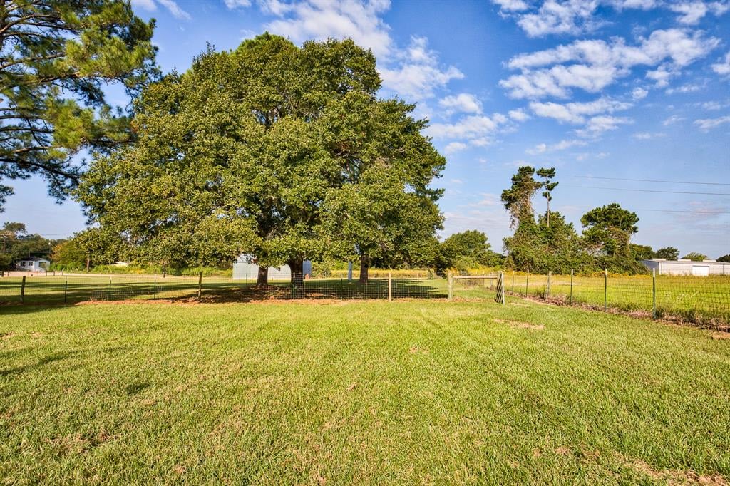 210 W Chatham St Bellville, Tx 77418