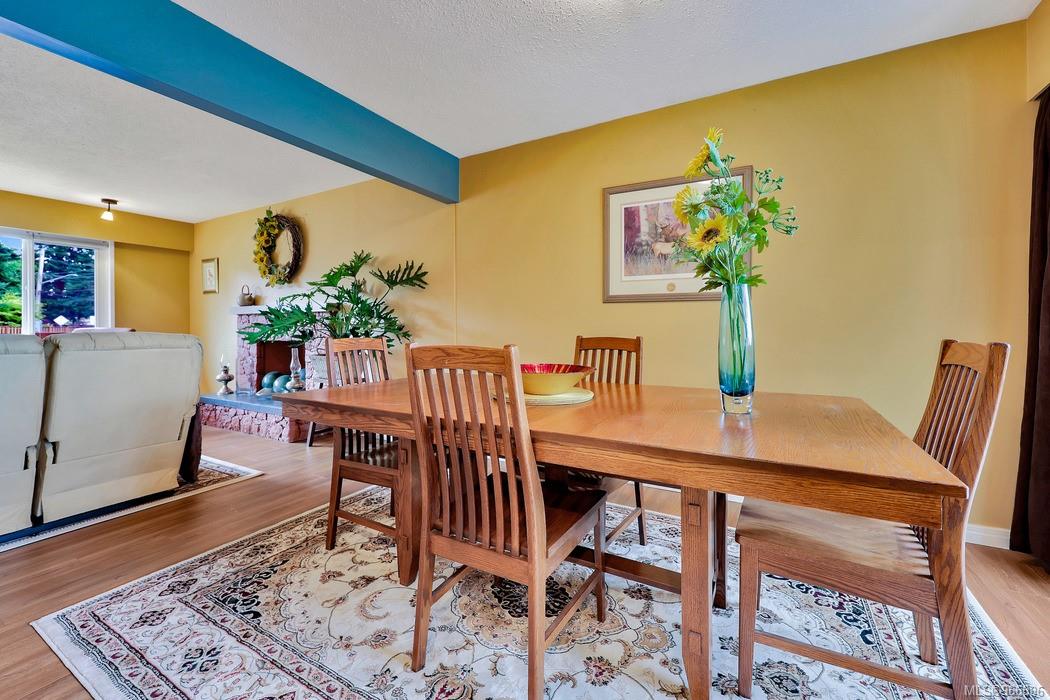 403 Dressler Rd